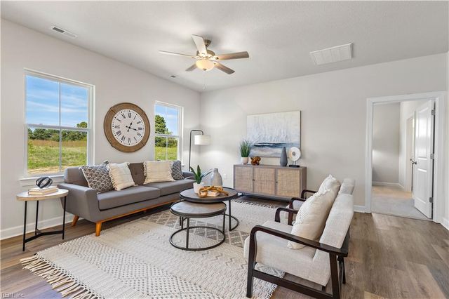 1 Apron DR, Suffolk, VA 23434