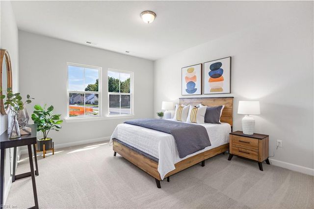 1 Apron DR, Suffolk, VA 23434