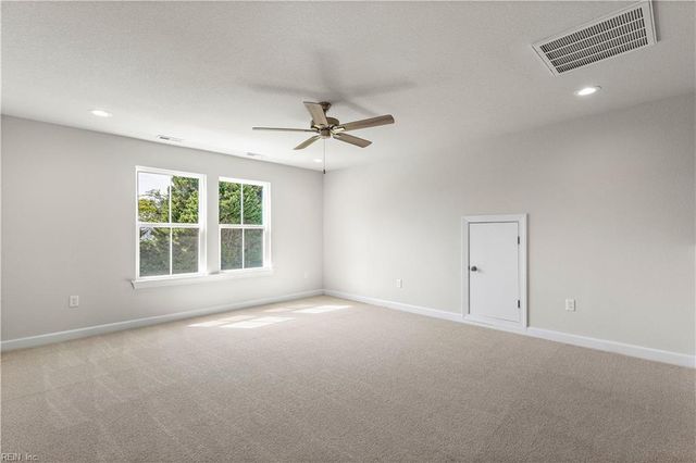 1 Apron DR, Suffolk, VA 23434