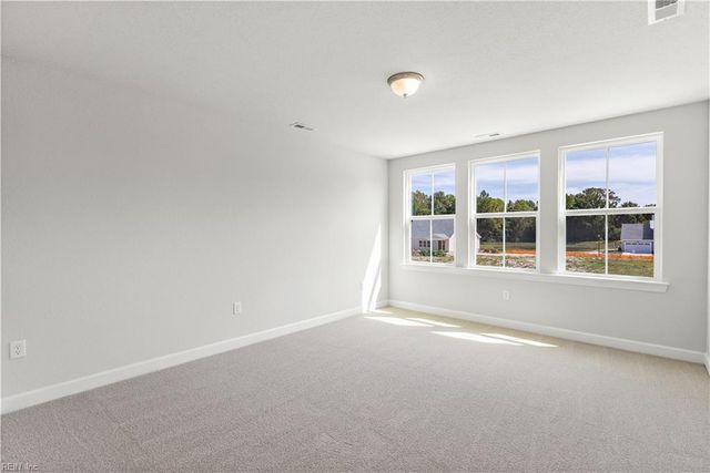 1 Apron DR, Suffolk, VA 23434