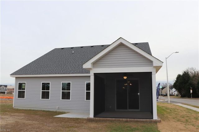 1 Apron DR, Suffolk, VA 23434