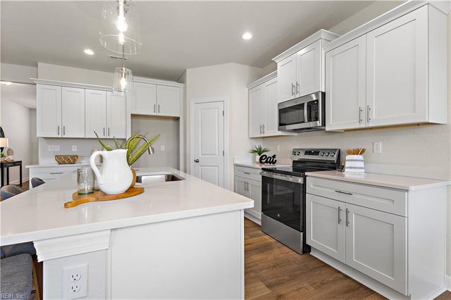 1 Apron DR, Suffolk, VA 23434