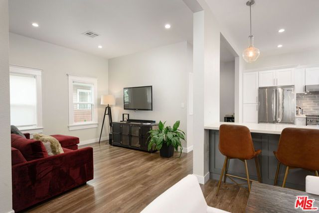 1319 12th Avenue, Los Angeles, CA 90019