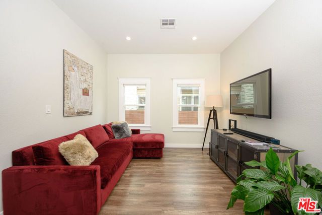 1319 12th Avenue, Los Angeles, CA 90019