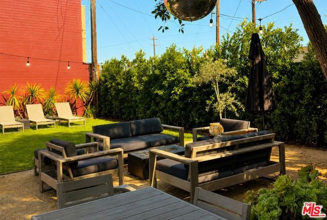 1319 12th Avenue, Los Angeles, CA 90019