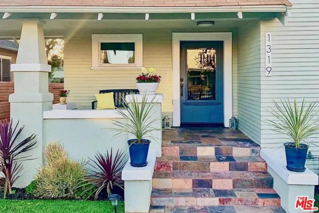 1319 12th Avenue, Los Angeles, CA 90019