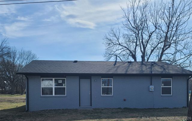 802 E Knisley Avenue, Checotah, OK 74426