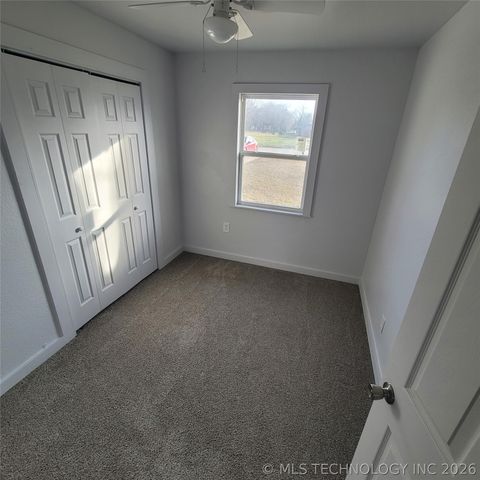 802 E Knisley Avenue, Checotah, OK 74426