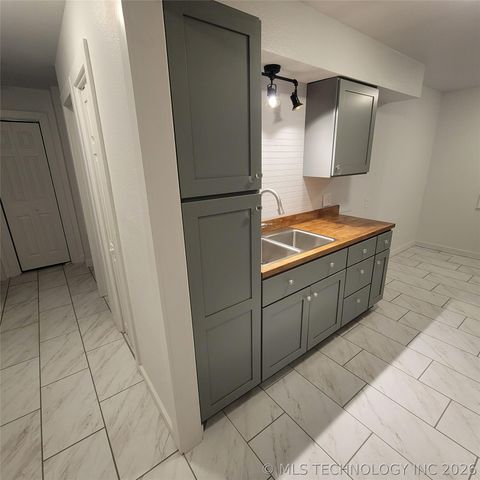 802 E Knisley Avenue, Checotah, OK 74426