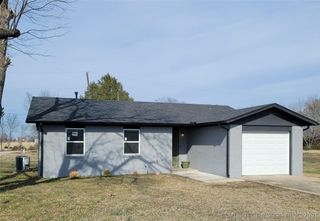 802 E Knisley Avenue, Checotah, OK 74426