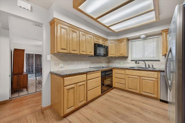 4588 E Holland Avenue, Fresno, CA 93726