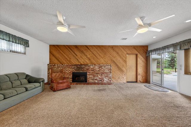 4588 E Holland Avenue, Fresno, CA 93726