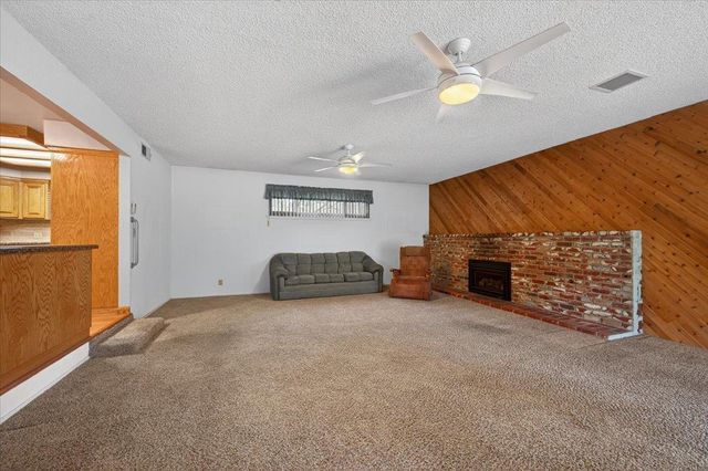 4588 E Holland Avenue, Fresno, CA 93726