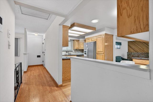 4588 E Holland Avenue, Fresno, CA 93726