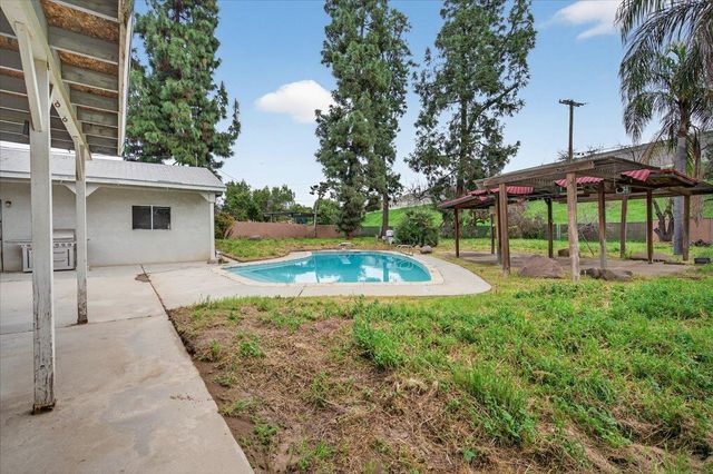 4588 E Holland Avenue, Fresno, CA 93726