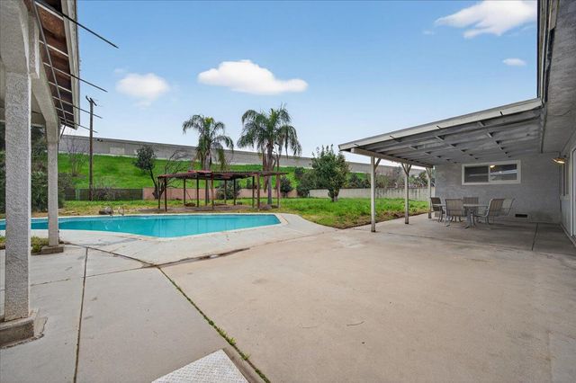 4588 E Holland Avenue, Fresno, CA 93726