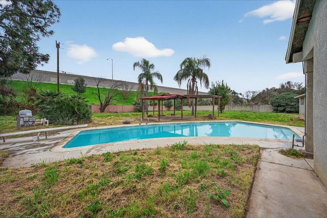 4588 E Holland Avenue, Fresno, CA 93726