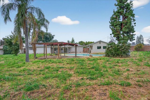 4588 E Holland Avenue, Fresno, CA 93726