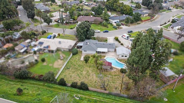 4588 E Holland Avenue, Fresno, CA 93726