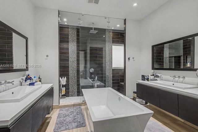 3341 NW 84th Court, Doral, FL 33122