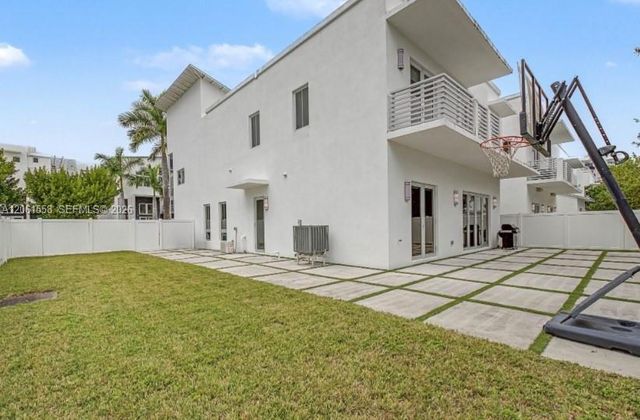 3341 NW 84th Court, Doral, FL 33122