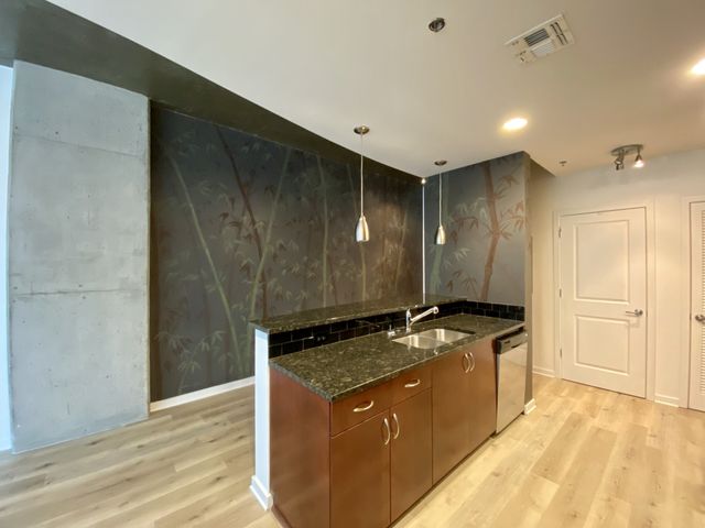 301 Demonbreun St Unit 713, Nashville, TN 37201