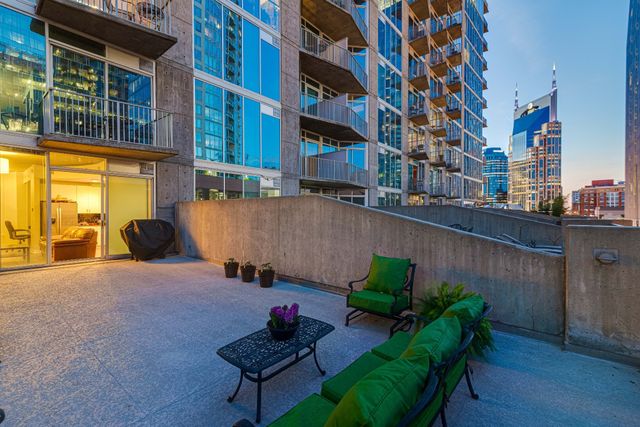 301 Demonbreun St Unit 713, Nashville, TN 37201