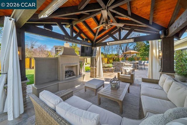 10 Crown Valley Ct, Danville, CA 94506