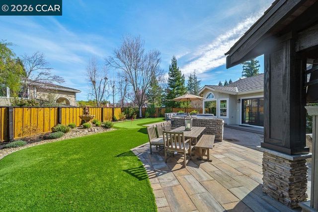 10 Crown Valley Ct, Danville, CA 94506