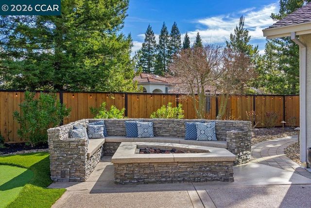 10 Crown Valley Ct, Danville, CA 94506