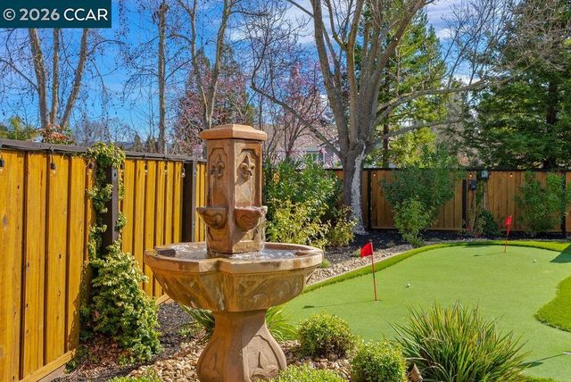 10 Crown Valley Ct, Danville, CA 94506