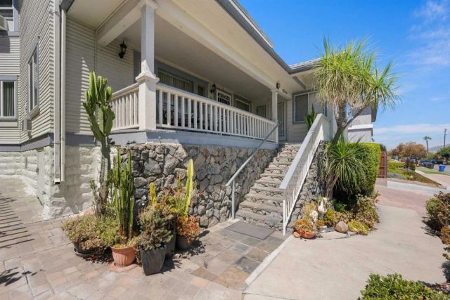 4554 Date Avenue, La Mesa, CA 91941