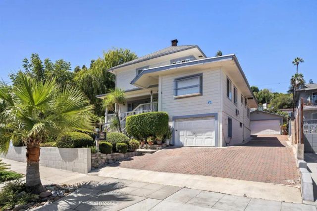 4554 Date Avenue, La Mesa, CA 91941