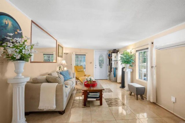 4554 Date Avenue, La Mesa, CA 91941