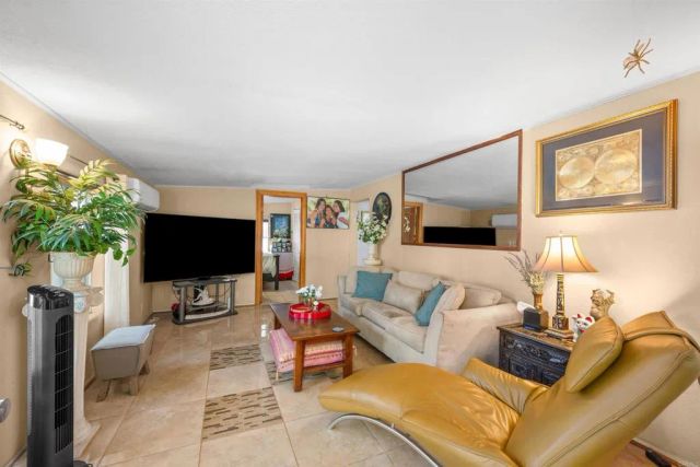 4554 Date Avenue, La Mesa, CA 91941