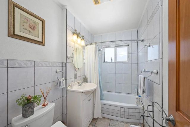 4554 Date Avenue, La Mesa, CA 91941