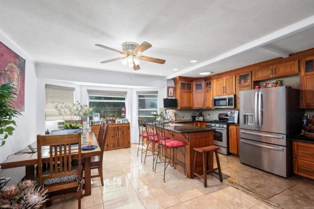 4554 Date Avenue, La Mesa, CA 91941