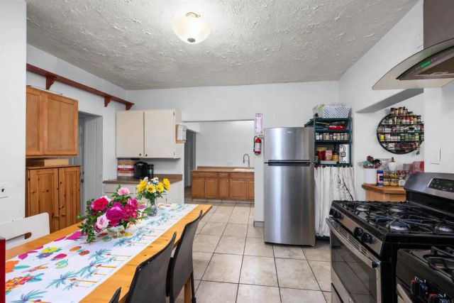 4554 Date Avenue, La Mesa, CA 91941