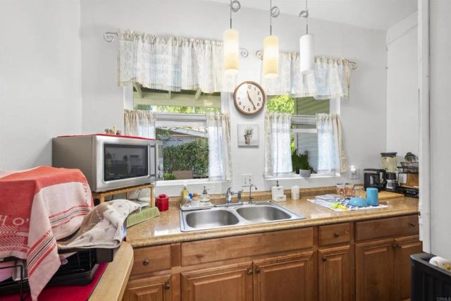 4554 Date Avenue, La Mesa, CA 91941