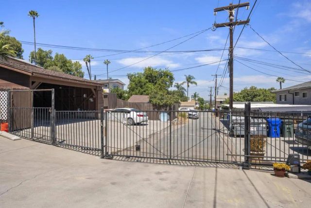 4554 Date Avenue, La Mesa, CA 91941