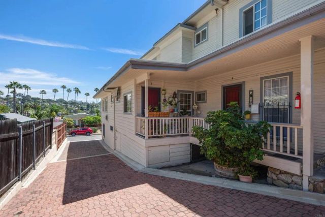 4554 Date Avenue, La Mesa, CA 91941