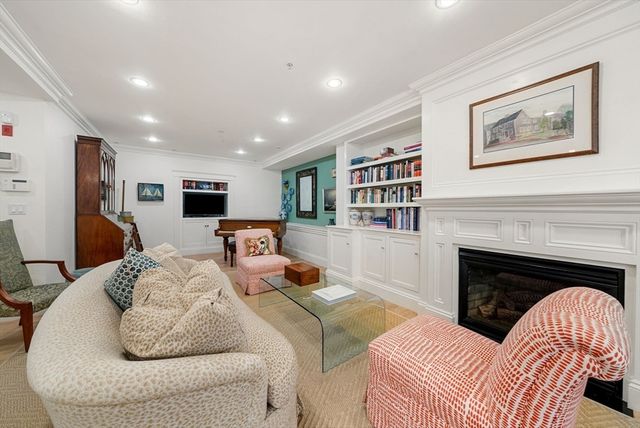 9-11 Worcester Sq 1, Boston, MA 02118