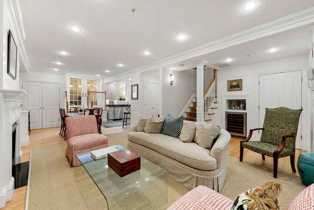 9-11 Worcester Sq 1, Boston, MA 02118