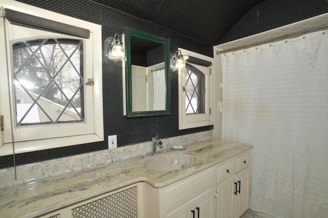 156 N 87th STREET, Wauwatosa, WI 53226