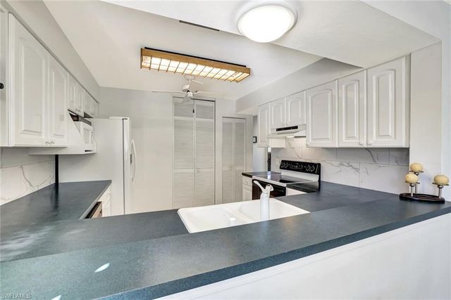 910 Vanderbilt Beach RD # 325W, Naples, FL 34108