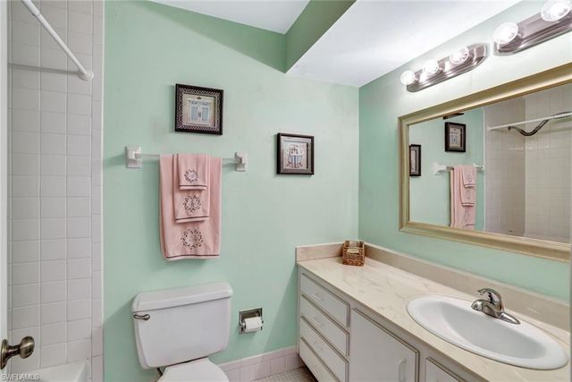 910 Vanderbilt Beach RD # 325W, Naples, FL 34108