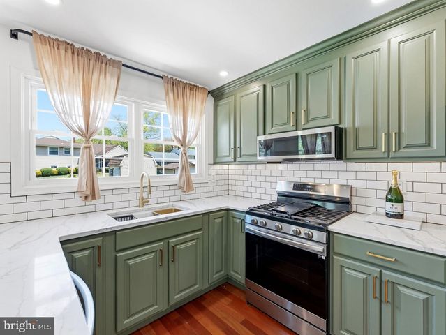 411 CHAPEL AVE E, Cherry Hill, NJ 08034