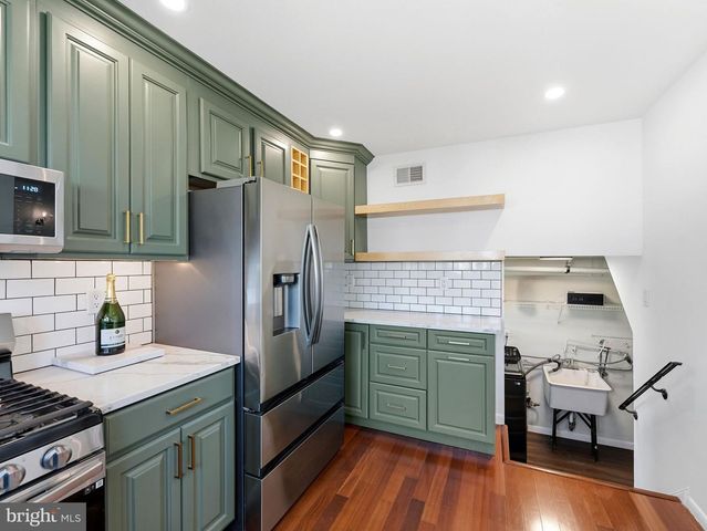 411 CHAPEL AVE E, Cherry Hill, NJ 08034