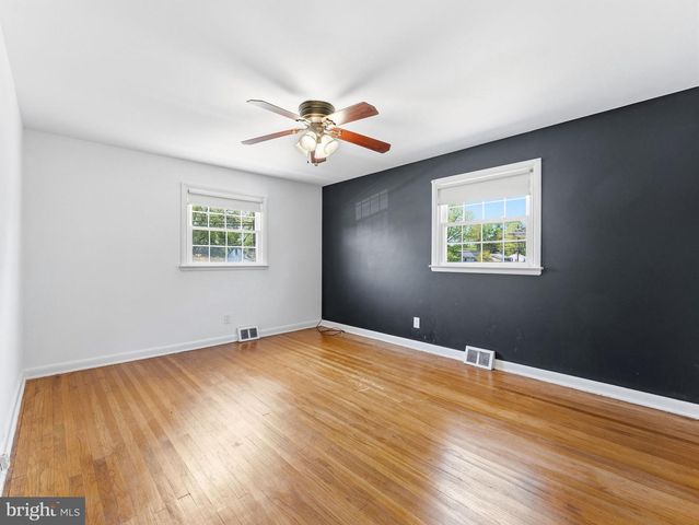 411 CHAPEL AVE E, Cherry Hill, NJ 08034