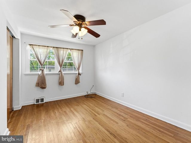 411 CHAPEL AVE E, Cherry Hill, NJ 08034